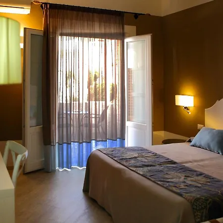 Hotel Aegusa 3*