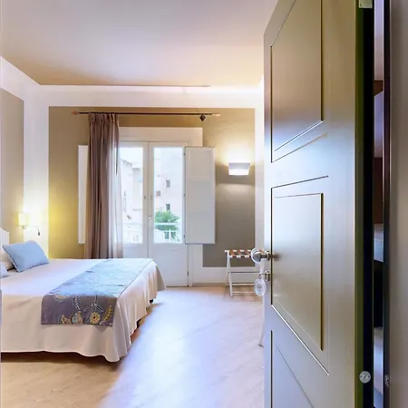 Aegusa Hotel 3*