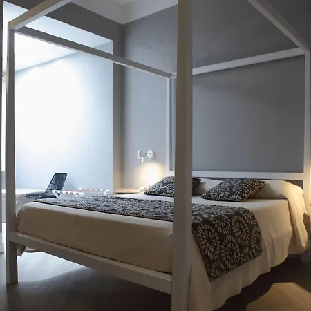 Ξενοδοχείο Aegusa 3*