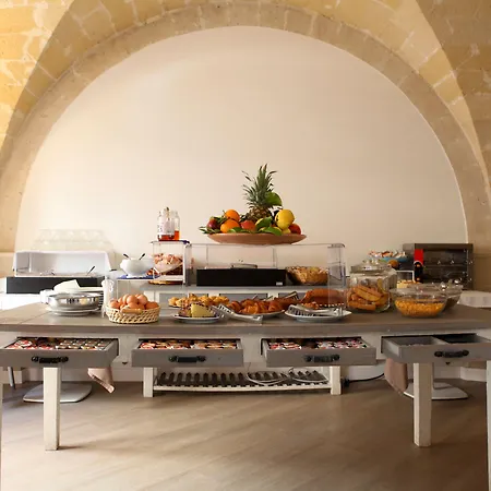 Ξενοδοχείο Aegusa 3*