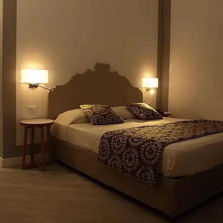 Ξενοδοχείο Aegusa 3*